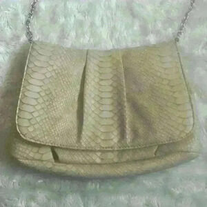 Chicos cream faux snake print cross body purse‎